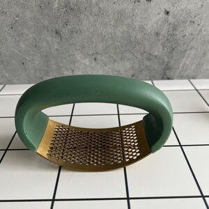Cala Green and Gold Garlic Press NWOT